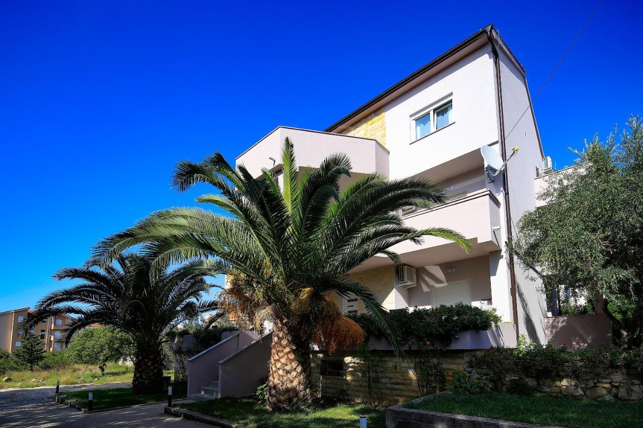 Apartments Lola Novalja Exterior foto